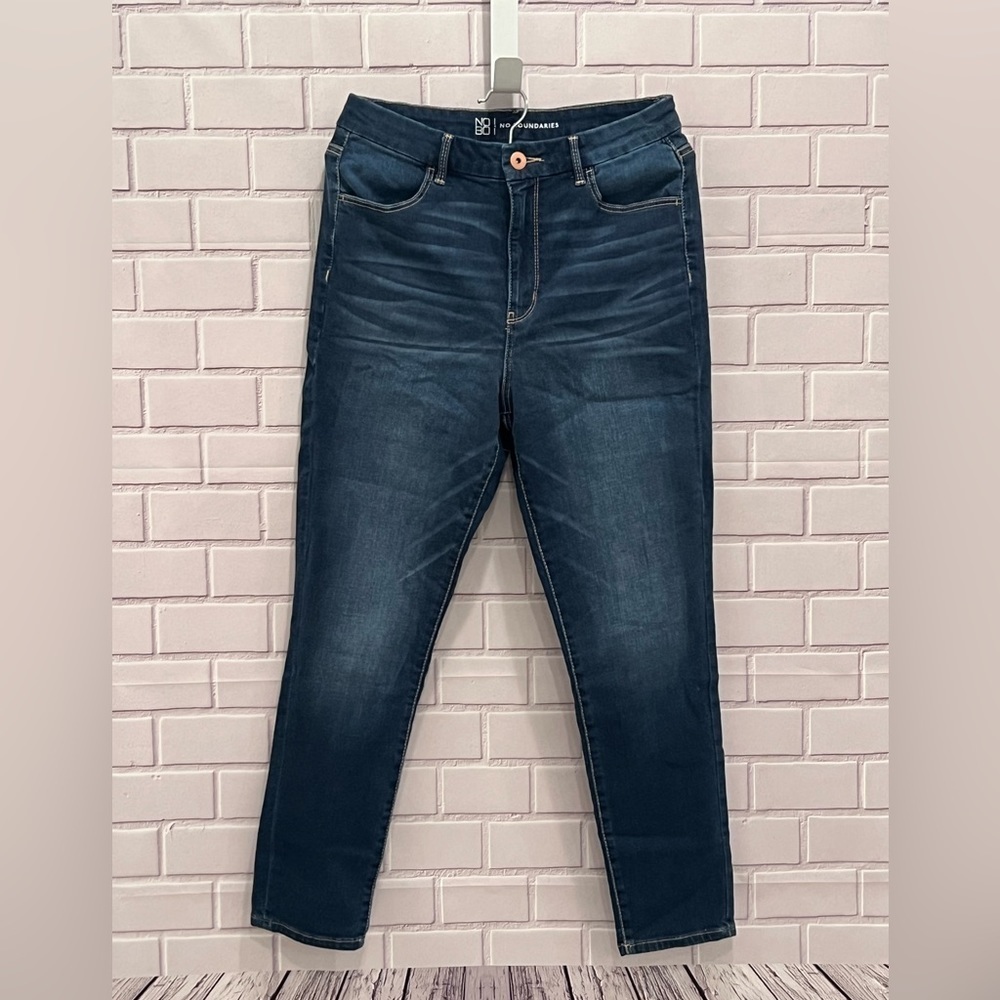 NO BOUNDARIES women juniors stretch blue jeans/ size 13
